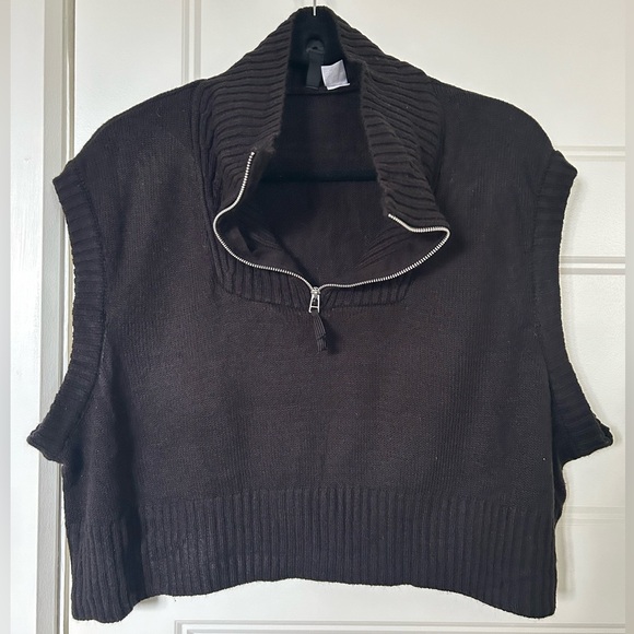 DIVIDED black half zip cropped sweater vest. Size XL. - Picture 2 of 5